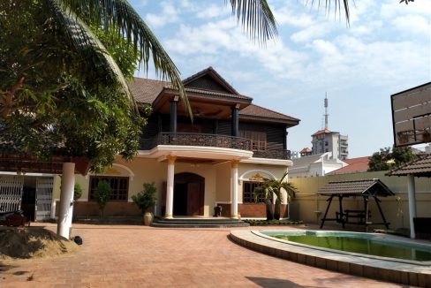 Five Bedrooms Villa in the Residential Area for rent in Toul Kork (1)