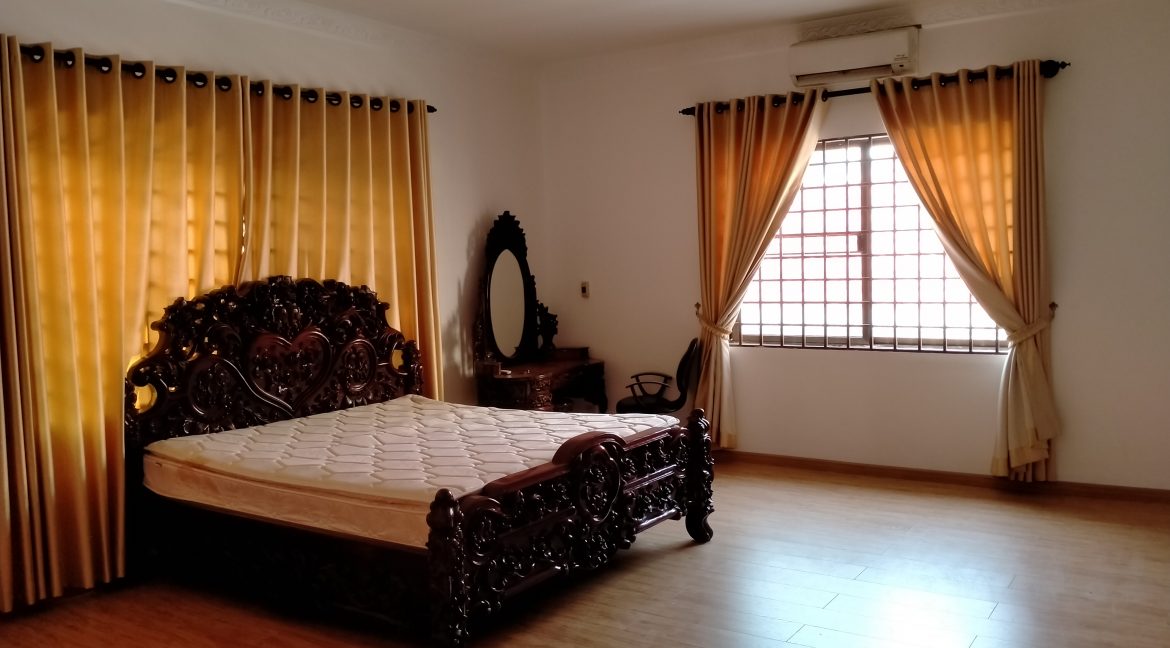 Five Bedrooms Villa in the Residential Area for rent in Toul Kork (10)