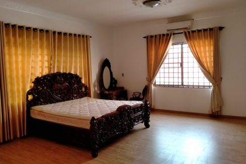 Five Bedrooms Villa in the Residential Area for rent in Toul Kork (10)