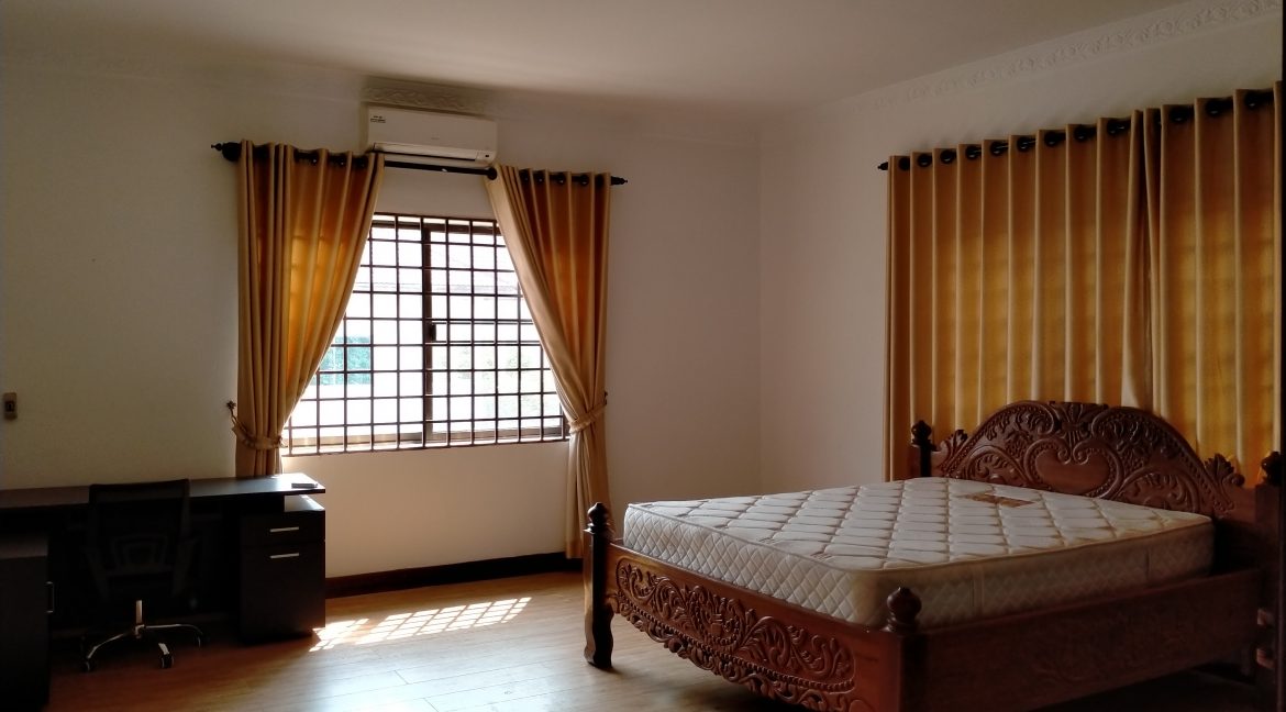 Five Bedrooms Villa in the Residential Area for rent in Toul Kork (11)