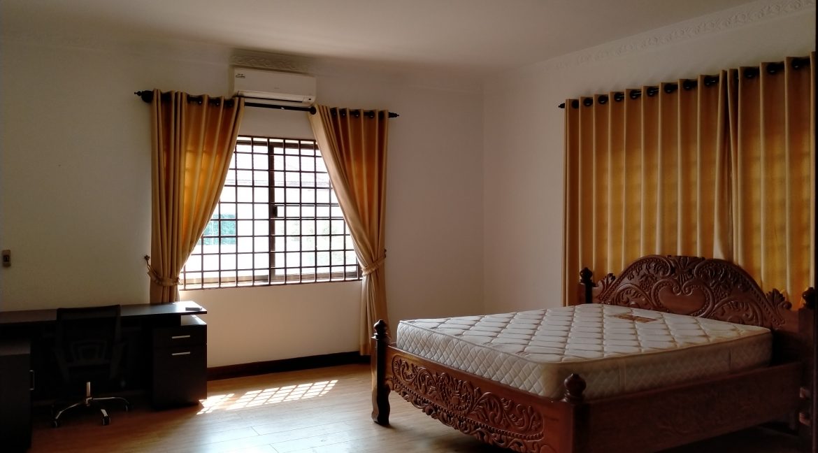 Five Bedrooms Villa in the Residential Area for rent in Toul Kork (11)