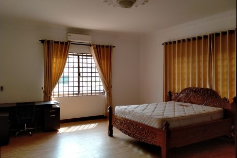 Five Bedrooms Villa in the Residential Area for rent in Toul Kork (11)