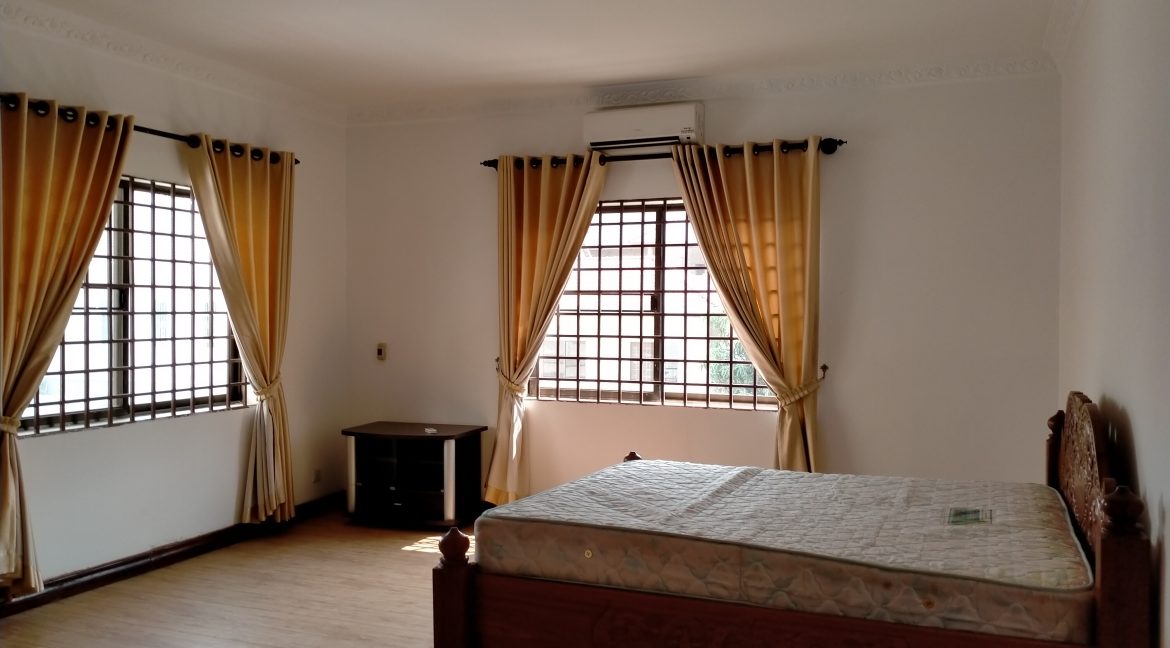 Five Bedrooms Villa in the Residential Area for rent in Toul Kork (12)