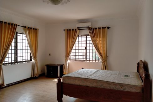 Five Bedrooms Villa in the Residential Area for rent in Toul Kork (12)