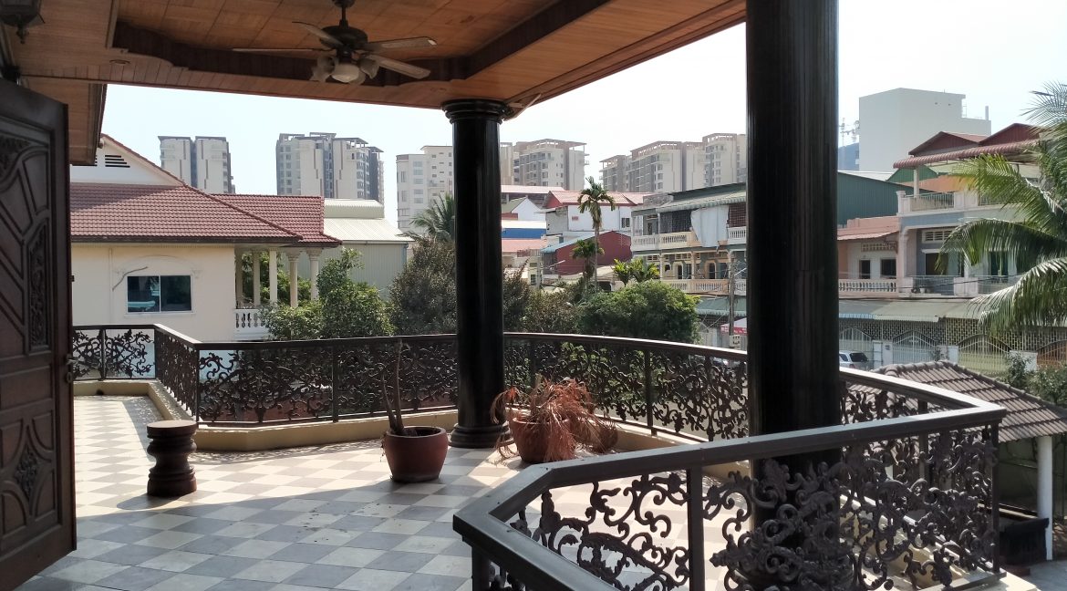Five Bedrooms Villa in the Residential Area for rent in Toul Kork (13)