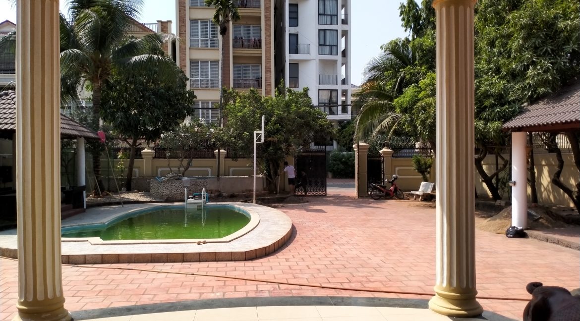 Five Bedrooms Villa in the Residential Area for rent in Toul Kork (16)