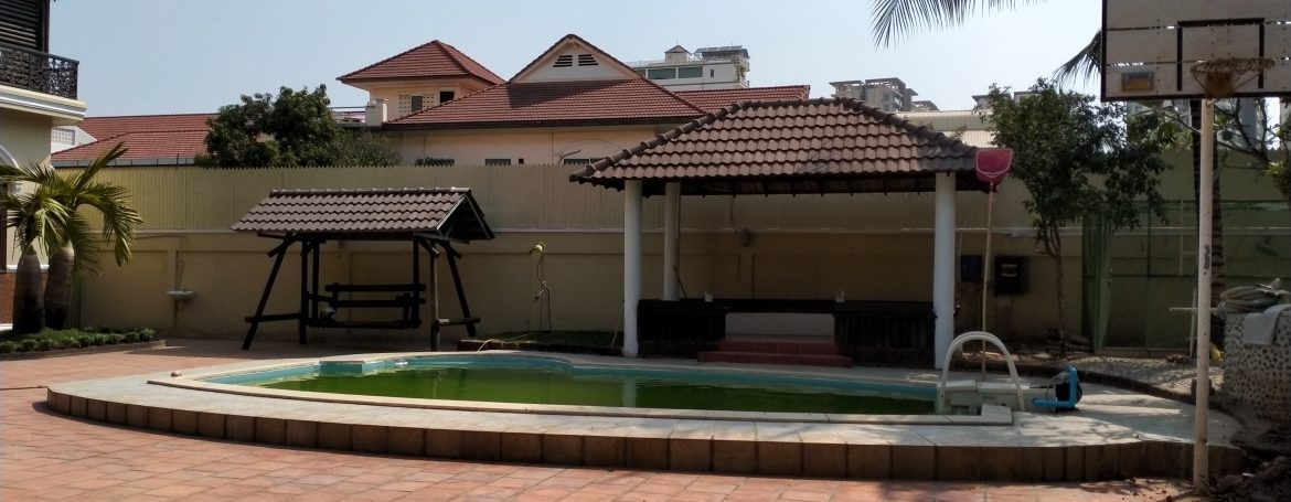 Five Bedrooms Villa in the Residential Area for rent in Toul Kork (3)