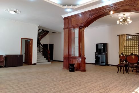 Five Bedrooms Villa in the Residential Area for rent in Toul Kork (5)