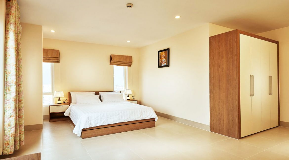 Service Apartment for Rent with Pool and Gym Near Independence Monument (2)