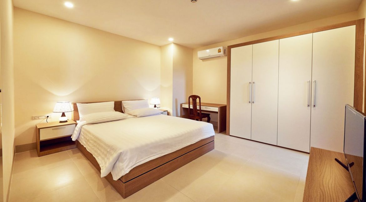 Service Apartment for Rent with Pool and Gym Near Independence Monument (3)