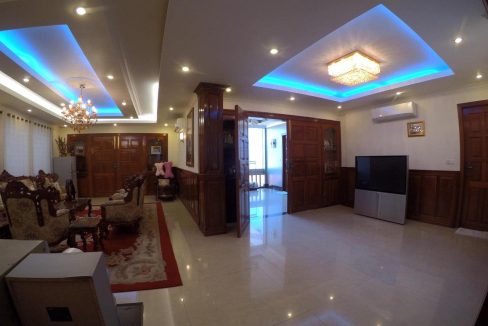 Corner Villa for Sale in Preak Ang (7)