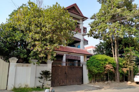 Five Bedrooms Villa in the Residential Area for Sale in Toul Kork