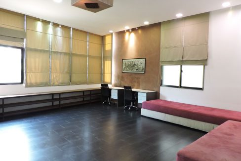 Six Bedrooms Building for Rent in Tonle Bassac Near BKK1 Market (7)
