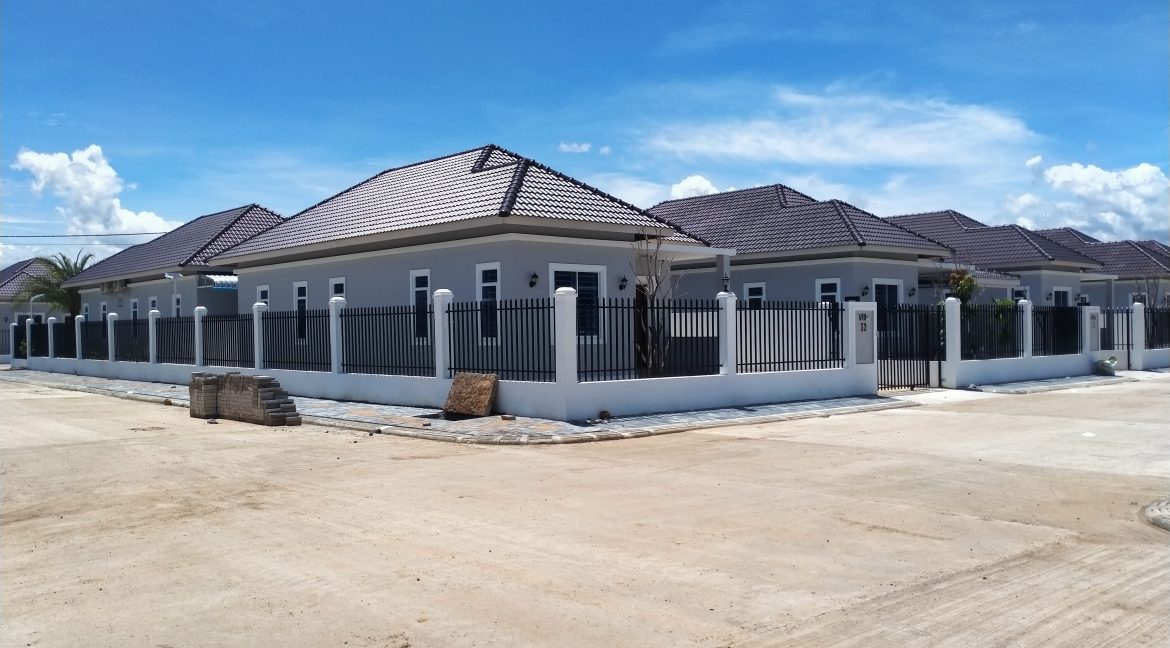 Brand New 3 Bedrooms Villa for Sale in Battambang (1)