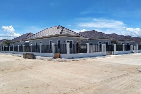 Brand New 3 Bedrooms Villa for Sale in Battambang (1)