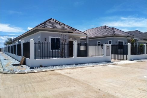 Brand New 3 Bedrooms Villa for Sale in Battambang (2)