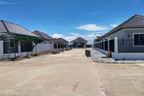 Brand New 3 Bedrooms Villa for Sale in Battambang (3)