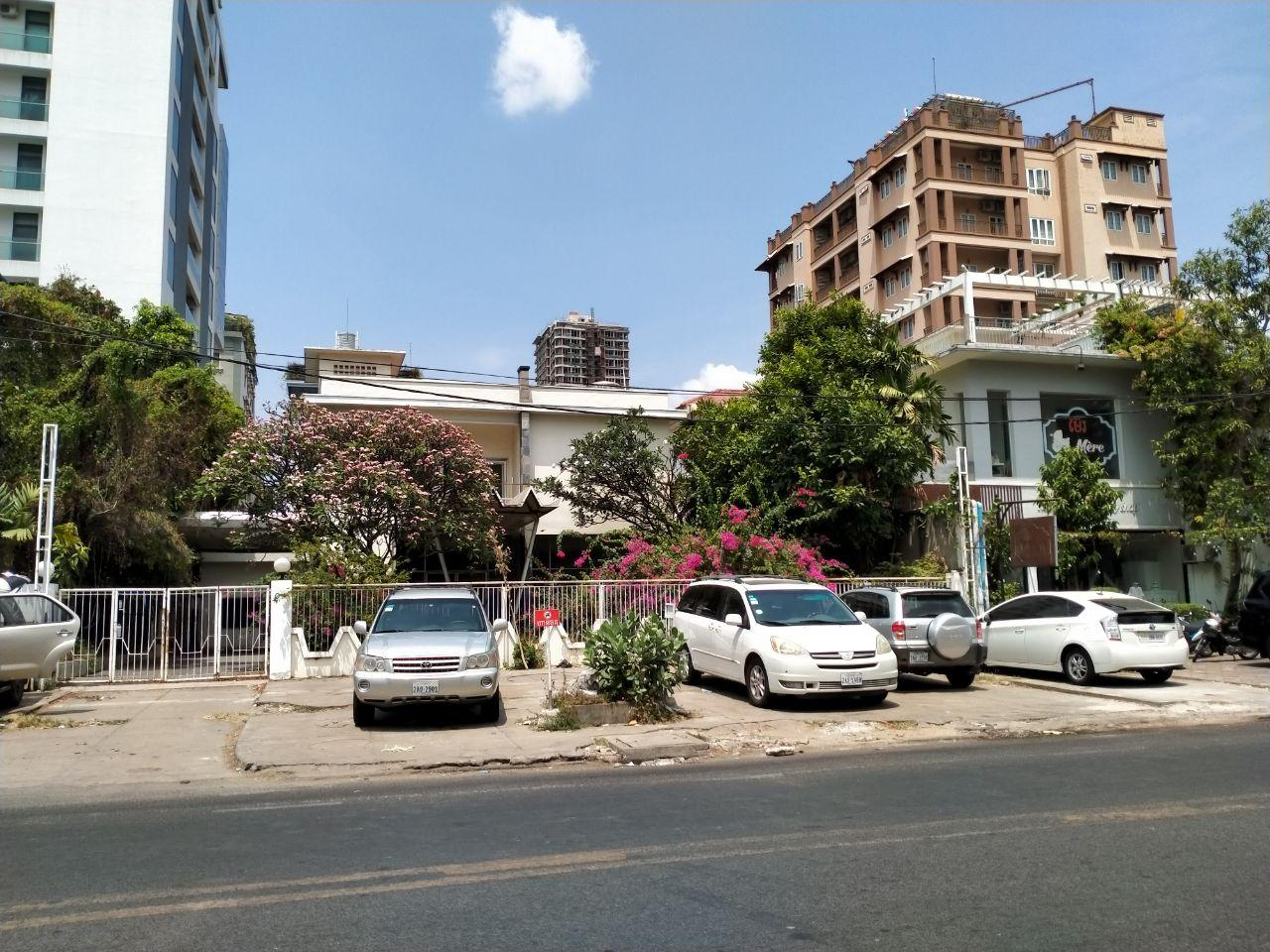 Commercial Villa for Rent in Daun Penh Near Phnom Penh Tower (1)