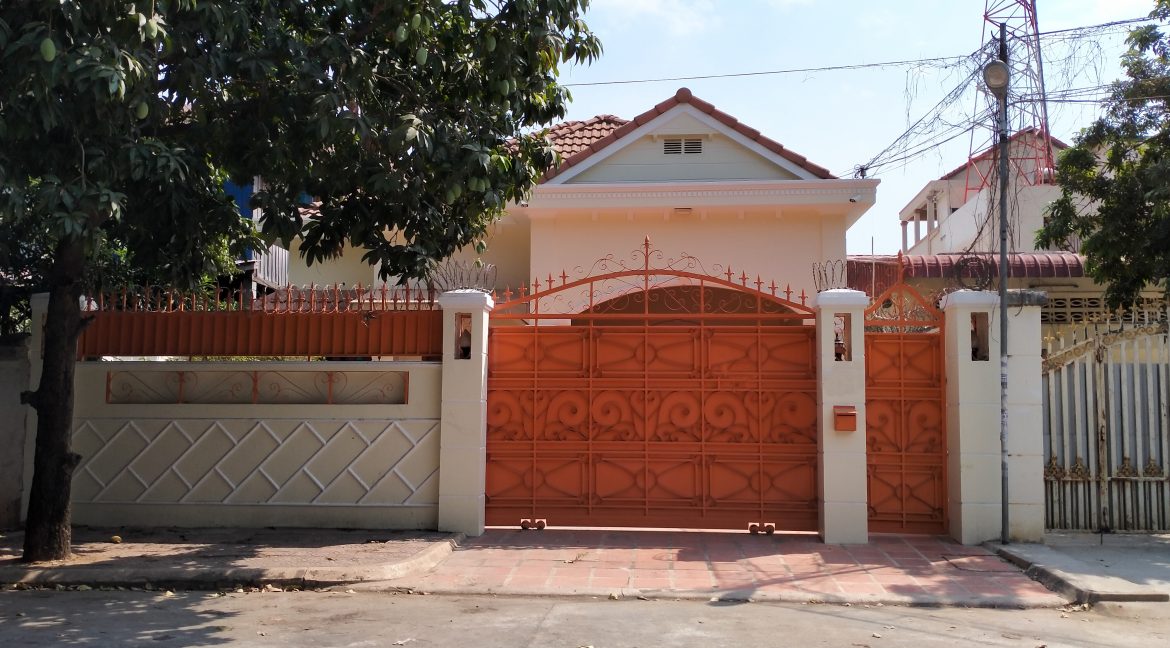Four Bedrooms Villa for Rent in Toul Kork Area (1)