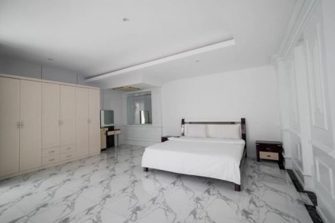 Gym & Pool Two Bedrooms Apartment for Rent in Phsar Daeum Thkov (3)