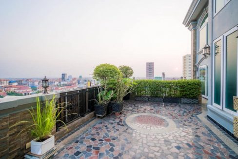 Gym & Pool Two Bedrooms Apartment for Rent in Phsar Daeum Thkov (5)