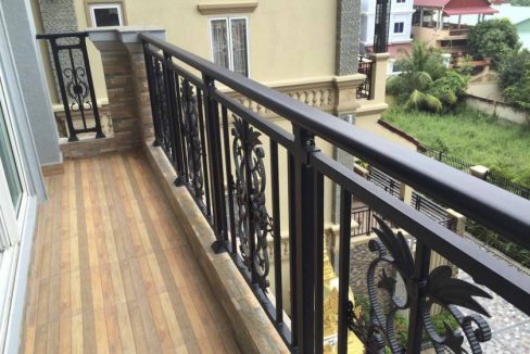 Gym & Pool Two Bedrooms Apartment for Rent in Phsar Daeum Thkov (6)