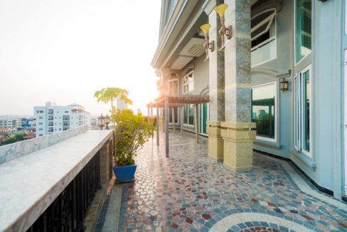 Gym & Pool Two Bedrooms Apartment for Rent in Phsar Daeum Thkov (7)