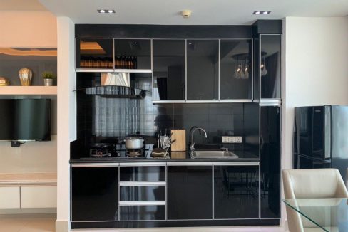 One Bedroom Apartment Located on the Main Road for Rent in BKK1 (4)