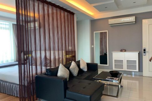 One Bedroom Apartment Located on the Main Road for Rent in BKK1 (6)