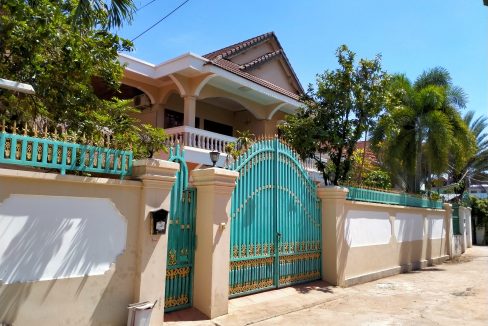 Swimming Pool Villa for Rent in Tonle Bassac (1)