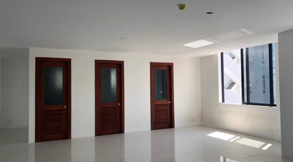 Office Space for Rent in Chamkarmon (2)