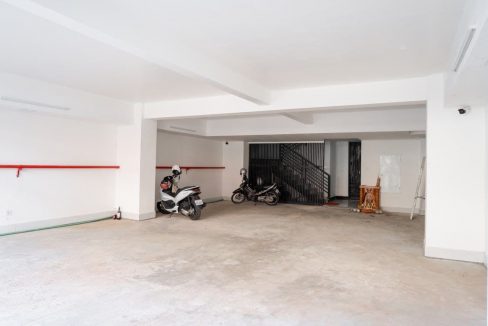 A Huge Whole Building for rent in Boeung Salang Area (2)