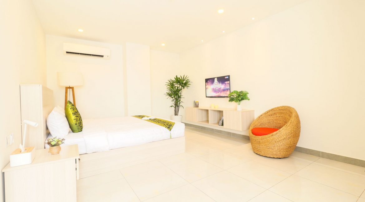 Spacious One-Bedroom Apartment for rent in the heart of Phnom Penh City (6)