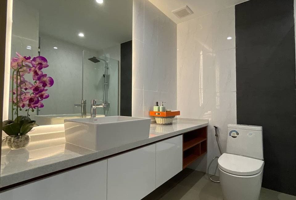 Luxury 2 Bedrooms Condominium for Sale in front of Aeon Mall 1 (4)