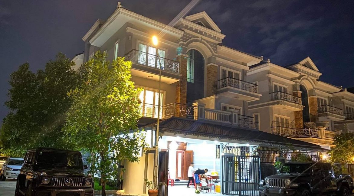 Beautifully Twin Villa for Urgent Sale Nearly by Aeon 2 Market (2)
