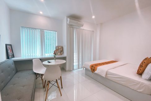 Best Location Service Studio Apartment for rent in BKK is available now (1)