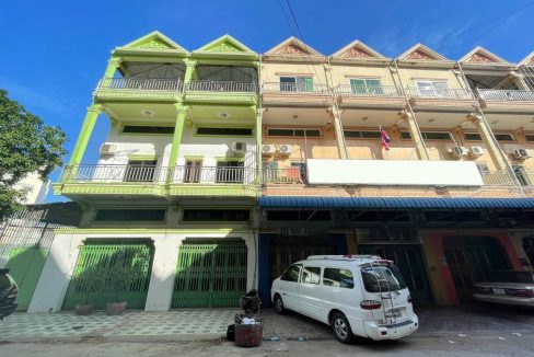Commercial Huge House for Rent in Tuol Kork Area (2)