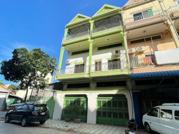 Commercial Huge House for Rent in Tuol Kork Area (4)