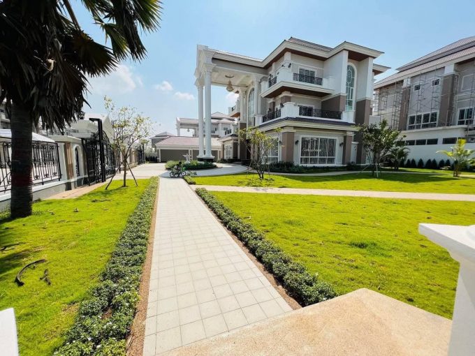 Very Nice King A Villa For Sale In Borey Peng Huoth Boeng Snor Eco Melody on National Road 1