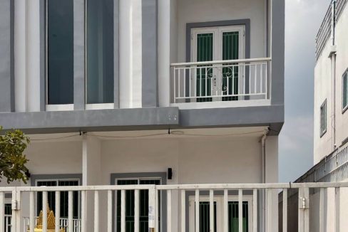 Link Villa for Urgent Sale Nearly by Tol Pongro Makert (3)