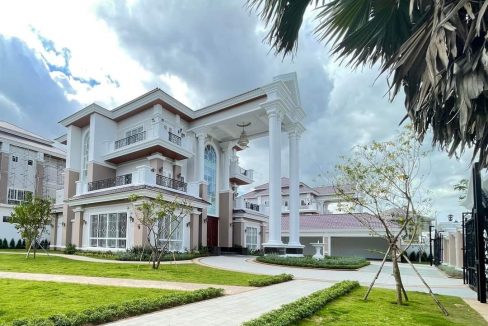 Luxury KIng A Villa For Sale In Borey Peng Huoth Boeng Snor Eco Melody (1)