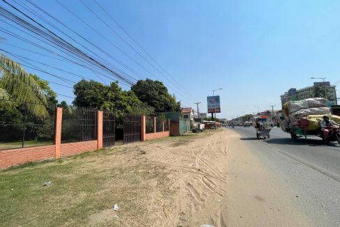 Spacious Land for sale along the National Road 1 in Prek Ek (4)