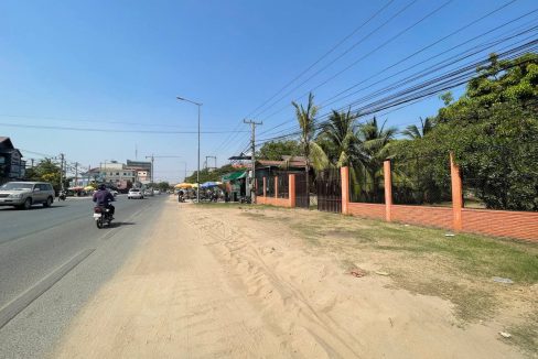 Spacious Land for sale along the National Road 1 in Prek Ek (7)