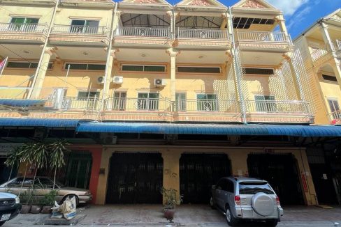Spacious Shophouse with Good Location for rent in Tuol Kork (1)