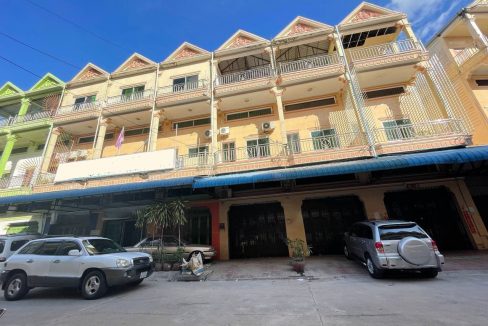 Spacious Shophouse with Good Location for rent in Tuol Kork (2)