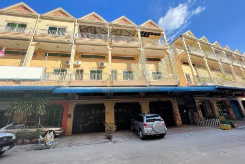 Spacious Shophouse with Good Location for rent in Tuol Kork (3)