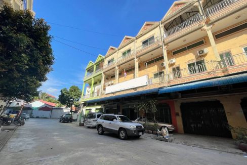 Spacious Shophouse with Good Location for rent in Tuol Kork (6)