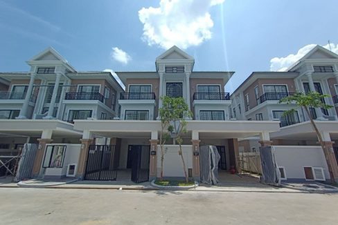 Twin Villa For Sale In Borey Peng Huoth Boeng Snor The Uro Vill (1)