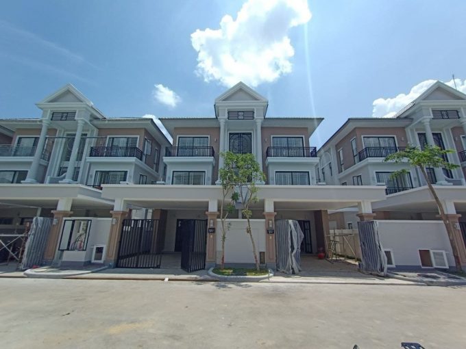 Twin Villa For Sale In Borey Peng Huoth Boeng Snor The Uro Vill (1)