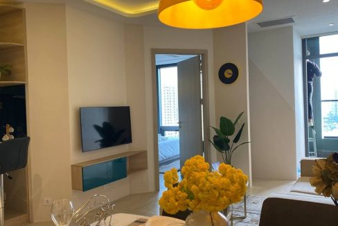 Urgent Luxury One Bedroom Condo Unit for sale access with Gym Swimming Pool Sky Bar (3)